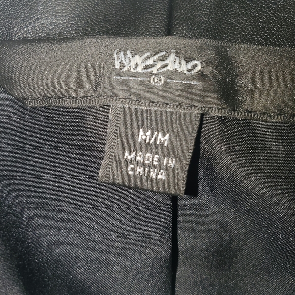 Black cute jacket that is blazer like style! - Picture 3 of 4